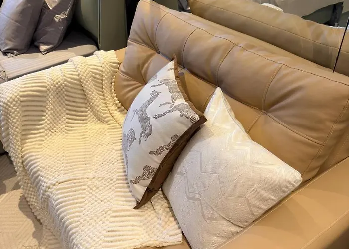Knightsbridge Makati Staycation Near Century Mall 公寓
